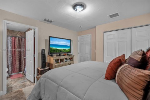 House in Miami, Florida 3 bedrooms, 118.08 sq.m. № 1816508 - photo 15