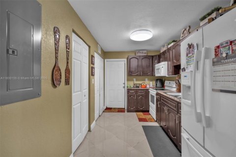 House in Miami, Florida 3 bedrooms, 118.08 sq.m. № 1816508 - photo 7
