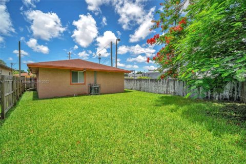 House in Miami, Florida 3 bedrooms, 118.08 sq.m. № 1816508 - photo 20
