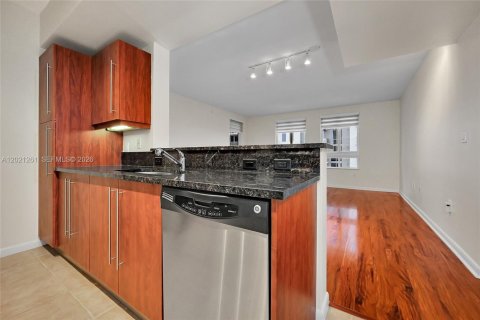 Copropriété à louer à Miami, Floride: 2 chambres, 107.3 m2 № 2153878 - photo 15