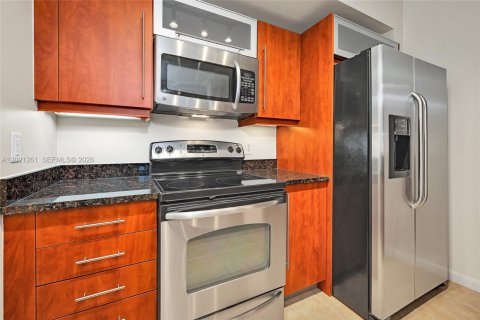 Copropriété à louer à Miami, Floride: 2 chambres, 107.3 m2 № 2153878 - photo 14