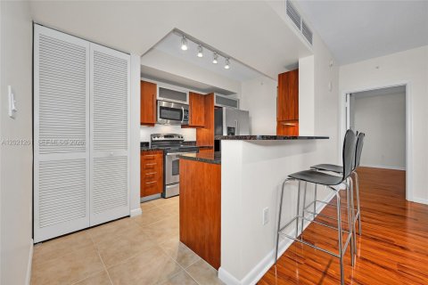 Copropriété à louer à Miami, Floride: 2 chambres, 107.3 m2 № 2153878 - photo 12