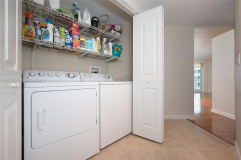 Copropriété à louer à Miami, Floride: 2 chambres, 107.3 m2 № 2153878 - photo 9