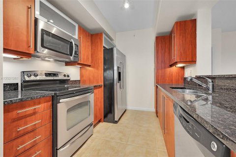 Copropriété à louer à Miami, Floride: 2 chambres, 107.3 m2 № 2153878 - photo 13