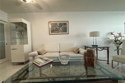 Copropriété à louer à Surfside, Floride: 1 chambre, 86.31 m2 № 2039804 - photo 7