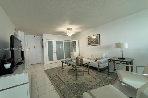 Copropriété à louer à Surfside, Floride: 1 chambre, 86.31 m2 № 2039804 - photo 3