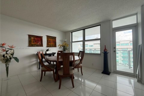 Copropriété à louer à Surfside, Floride: 1 chambre, 86.31 m2 № 2039804 - photo 9