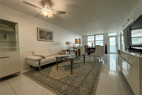 Copropriété à louer à Surfside, Floride: 1 chambre, 86.31 m2 № 2039804 - photo 6