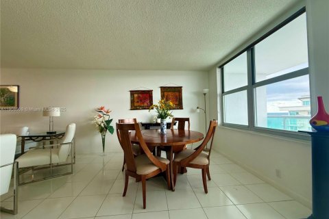 Copropriété à louer à Surfside, Floride: 1 chambre, 86.31 m2 № 2039804 - photo 8