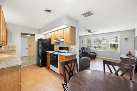 House in Dunedin, Florida 2 bedrooms, 103.49 sq.m. № 1819039 - photo 10