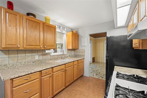 House in Dunedin, Florida 2 bedrooms, 103.49 sq.m. № 1819039 - photo 12