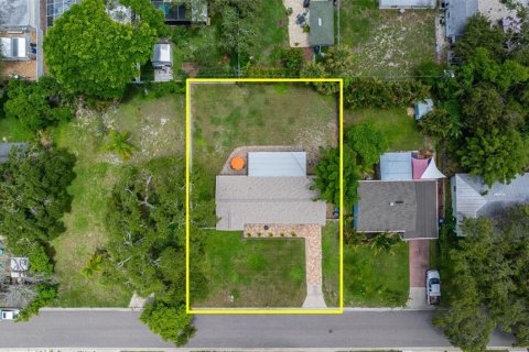 House in Dunedin, Florida 2 bedrooms, 103.49 sq.m. № 1819039 - photo 3