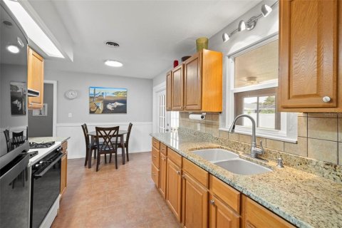 House in Dunedin, Florida 2 bedrooms, 103.49 sq.m. № 1819039 - photo 14