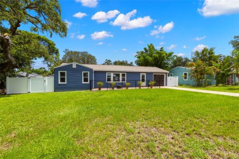 House in Dunedin, Florida 2 bedrooms, 103.49 sq.m. № 1819039 - photo 5