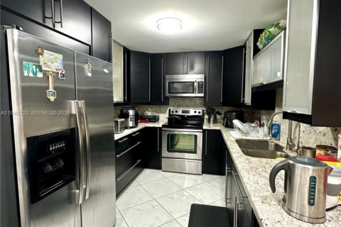 Condo in Hallandale Beach, Florida, 1 bedroom  № 1997181