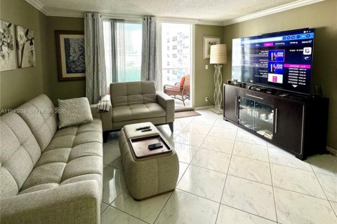 Copropriété à louer à Hallandale Beach, Floride: 1 chambre, 89.19 m2 № 1997181 - photo 2