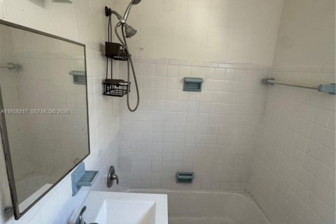 Commercial property in Miami Beach, Florida 318.47 sq.m. № 2020950 - photo 10