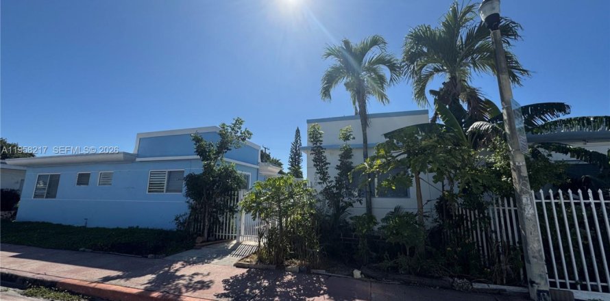 Commercial property in Miami Beach, Florida 318.47 sq.m. № 2020950