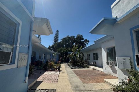 Commercial property in Miami Beach, Florida 318.47 sq.m. № 2020950 - photo 2