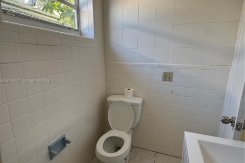 Commercial property in Miami Beach, Florida 318.47 sq.m. № 2020950 - photo 11