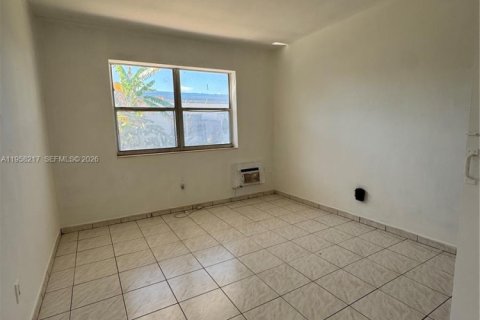 Commercial property in Miami Beach, Florida 318.47 sq.m. № 2020950 - photo 8