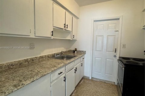 Commercial property in Miami Beach, Florida 318.47 sq.m. № 2020950 - photo 15