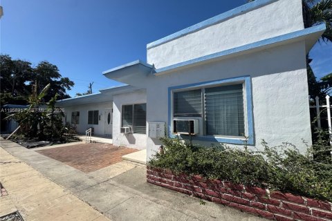 Commercial property in Miami Beach, Florida 318.47 sq.m. № 2020950 - photo 4