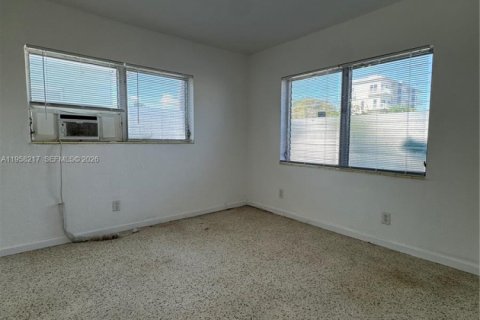 Commercial property in Miami Beach, Florida 318.47 sq.m. № 2020950 - photo 13