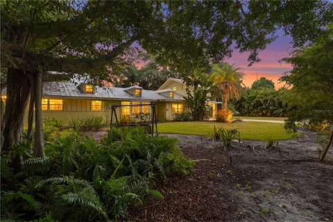 House in Sarasota, Florida 4 bedrooms, 224.92 sq.m. № 2151878 - photo 2