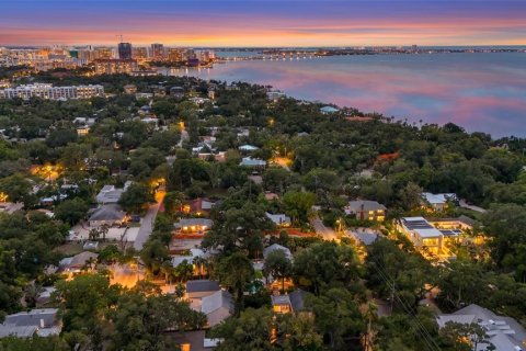 House in Sarasota, Florida 4 bedrooms, 224.92 sq.m. № 2151878 - photo 15