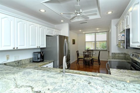 Condo in Sarasota, Florida, 2 bedrooms  № 2393766 - photo 17
