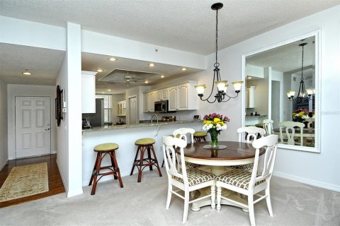 Condo in Sarasota, Florida, 2 bedrooms  № 2393766 - photo 15