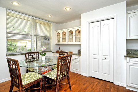 Condo in Sarasota, Florida, 2 bedrooms  № 2393766 - photo 19