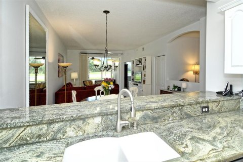 Condo in Sarasota, Florida, 2 bedrooms  № 2393766 - photo 23
