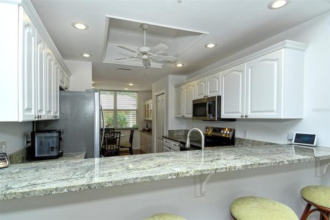 Condo in Sarasota, Florida, 2 bedrooms  № 2393766 - photo 18