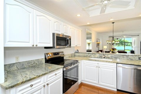 Condo in Sarasota, Florida, 2 bedrooms  № 2393766 - photo 21