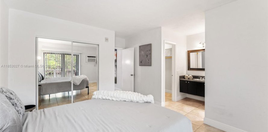 Condo in North Miami, Florida, 1 bedroom № 1877581