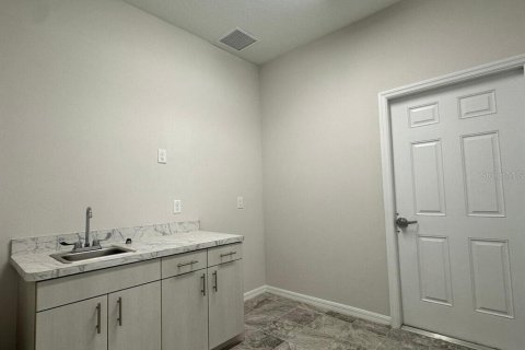 Propiedad comercial en alquiler en Lutz, Florida, 105.35 m2 № 1751049 - foto 13