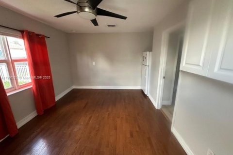 House in Homestead, Florida 5 bedrooms, 180.04 sq.m. № 1956873 - photo 4