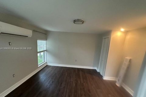 House in Homestead, Florida 5 bedrooms, 180.04 sq.m. № 1956873 - photo 7