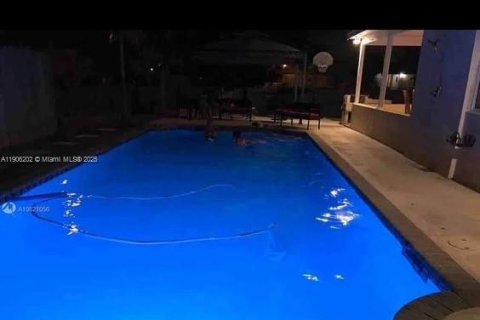 House in Homestead, Florida 5 bedrooms, 180.04 sq.m. № 1956873 - photo 9