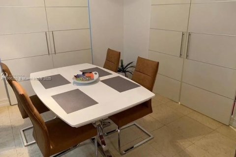 House in Homestead, Florida 5 bedrooms, 180.04 sq.m. № 1956873 - photo 16