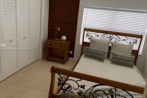 House in Homestead, Florida 5 bedrooms, 180.04 sq.m. № 1956873 - photo 11