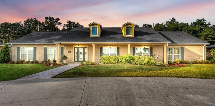 Villa ou maison à Auburndale, Floride 4 chambres, 267 m2 № 2435193