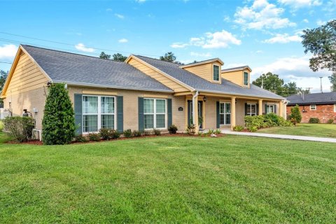 Villa ou maison à vendre à Auburndale, Floride: 4 chambres, 267 m2 № 2435193 - photo 3