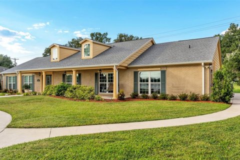 Villa ou maison à vendre à Auburndale, Floride: 4 chambres, 267 m2 № 2435193 - photo 2