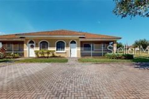 House in Poinciana, Florida 2 bedrooms, 85.75 sq.m. № 2132137