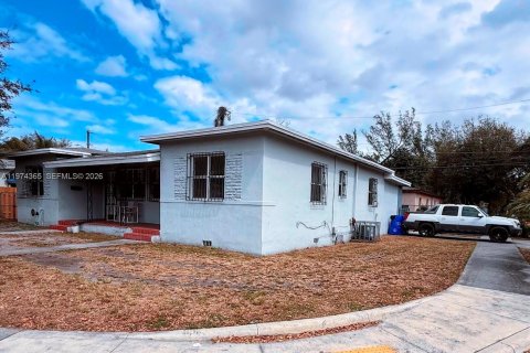 Casa en Miami, Florida 2 dormitorios, 169.73 m2 № 2038628