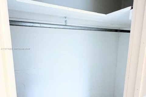 Casa en alquiler en Miami, Florida, 2 dormitorios, 169.73 m2 № 2038628 - foto 9