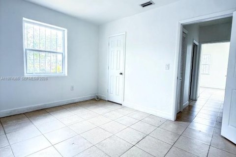 Casa en alquiler en Miami, Florida, 2 dormitorios, 169.73 m2 № 2038628 - foto 7